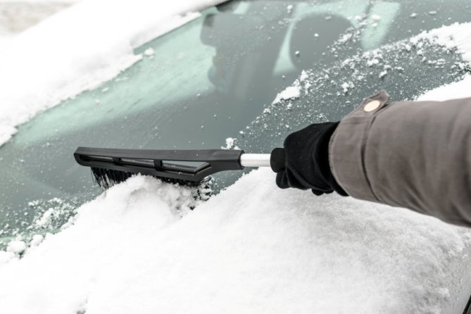 Safely Remove Ice From Your Auto Glass With These 4 Tips
