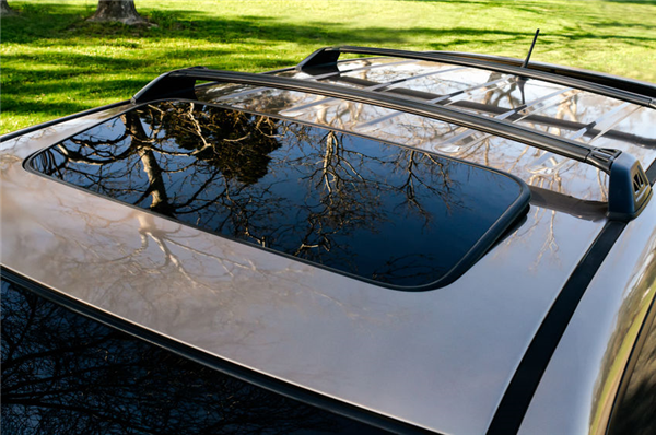 The Steps a Glass Repair Shop Takes When Completing a Sunroof Repair