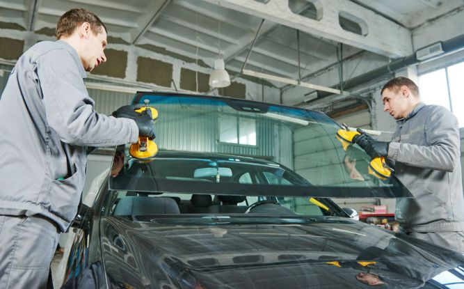 Damaged Auto Glass? What To Look For in an Auto Glass Repair Shop