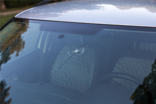 Should You Repair Your Car's Cracked Windshield Before Selling It?
