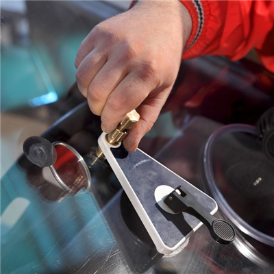 In-Shop vs. Mobile Auto Glass Servicing