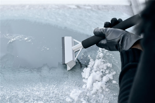 De-Ice Your Vehicle Windows Safely: 5 Tips
