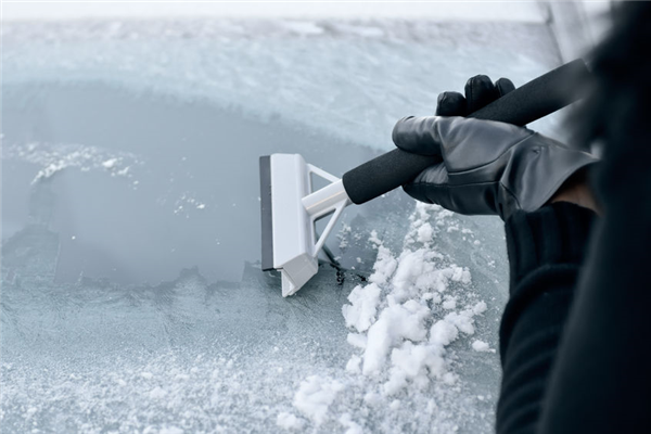 5 Things You Can Use When You Don't Have an Ice Scraper